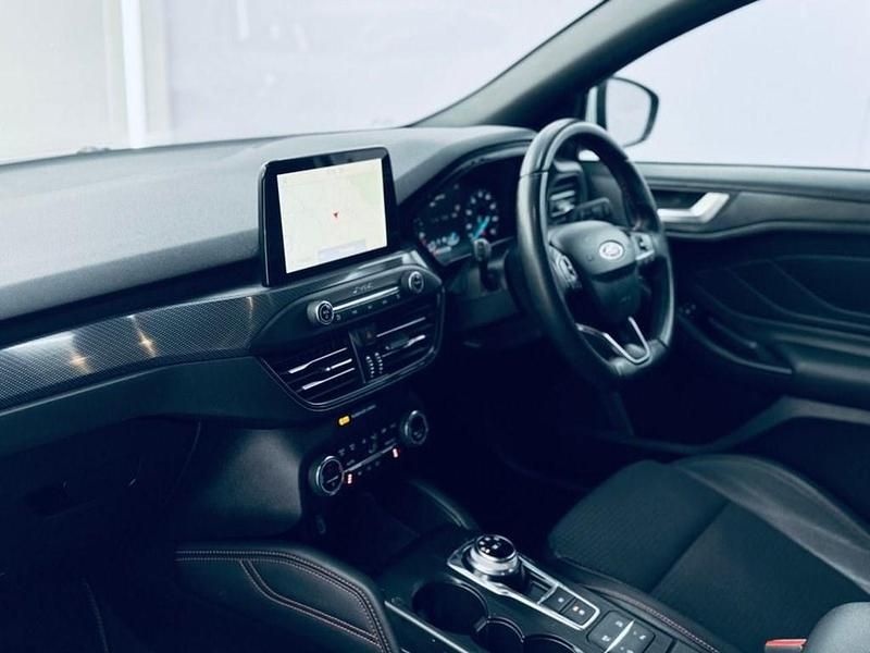 Used Ford Focus ST-Line X 120 HP (88 kW) 2018 White Estate