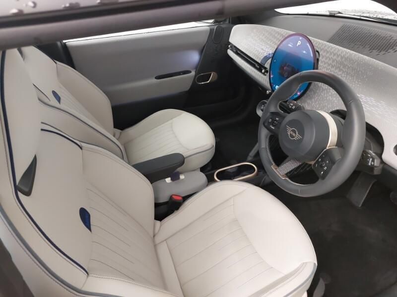 Used Mini Cooper SE Hatch 158 kW (215 HP) 2024 Black Hatchback