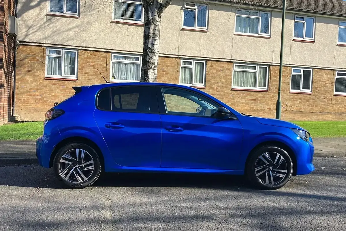 Used Peugeot 208 Allure+ 101 HP (74 kW) 2022 Blue Hatchback