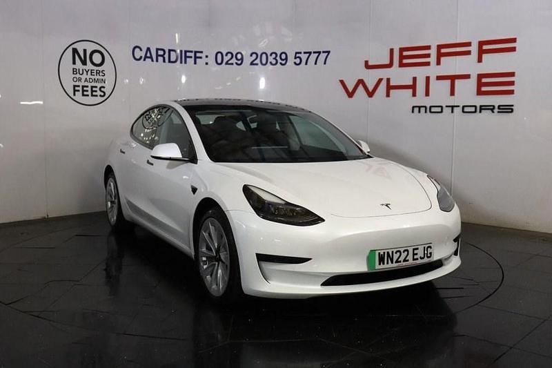White Used 2022 Tesla Model 3 Standard Range Plus Sedan | £19,988 (Fair price) - Image 1/4