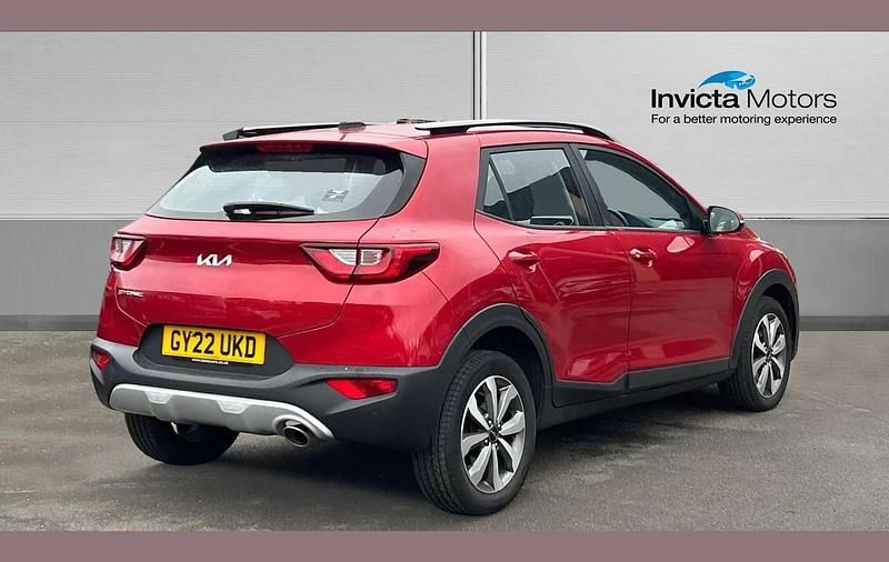 Used Kia Stonic 100 HP (73 kW) 2022 Red SUV