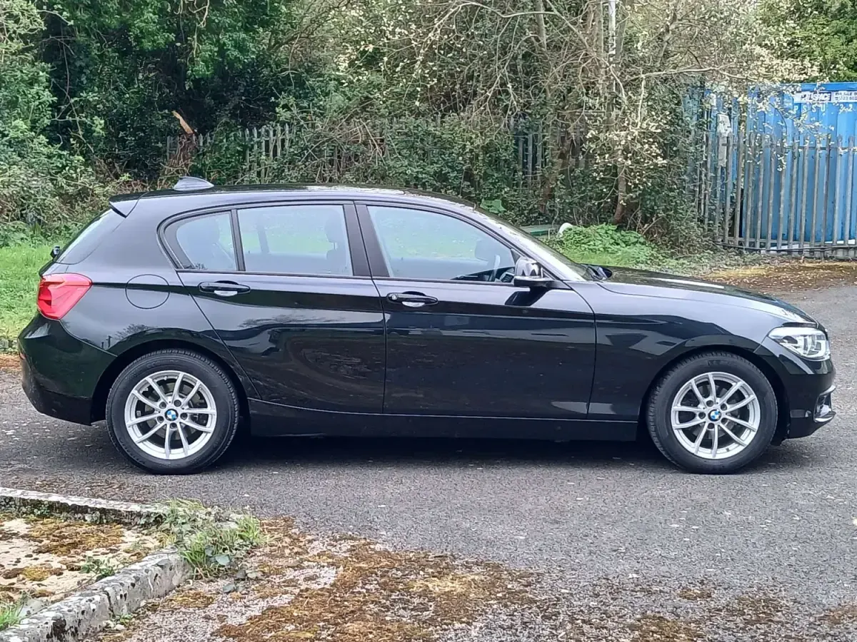 Używany BMW 118 Comfort Edition 2019 Czarny Hatchback