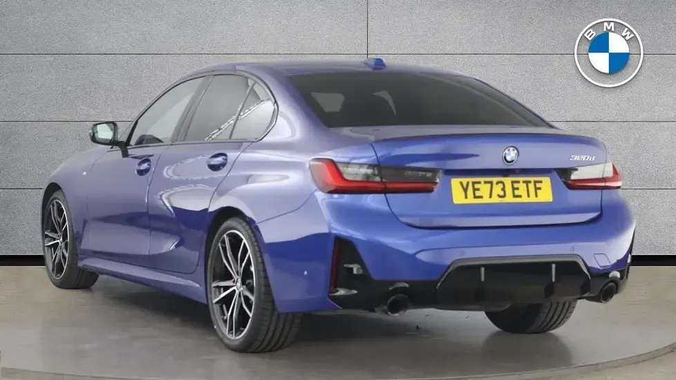 Begagnad BMW 320 M Sport 187 HK (137 kW) 2023 Blå