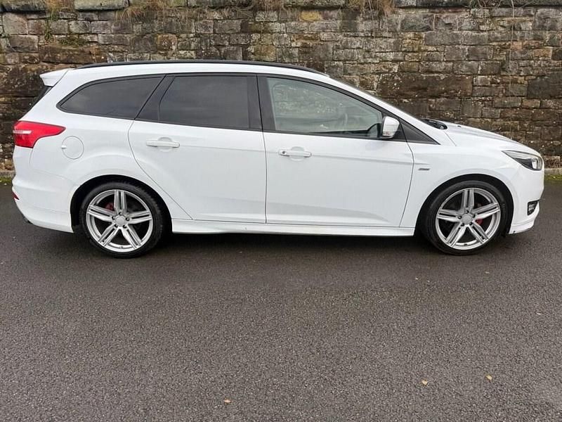 Used Ford Focus ST-Line 120 HP (88 kW) 2017 White Estate