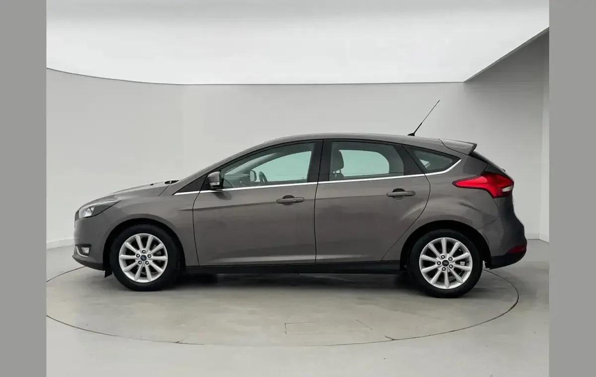 Used Ford Focus Titanium 123 HP (90 kW) 2016 Brown Hatchback