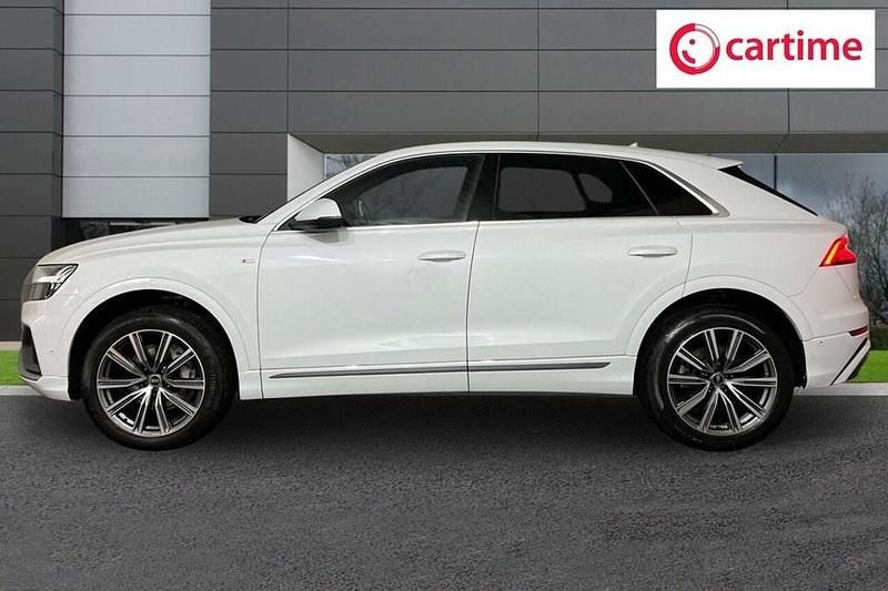 Begagnad Audi Q8 S-Line 286 HK (210 kW) 2022 Vit SUV