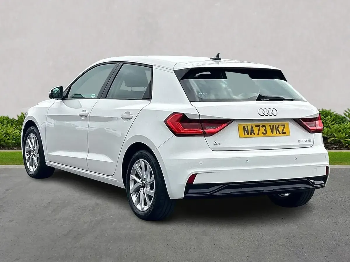 Used Audi A1 Sportback Sport 95 HP (69 kW) 2024 White Hatchback