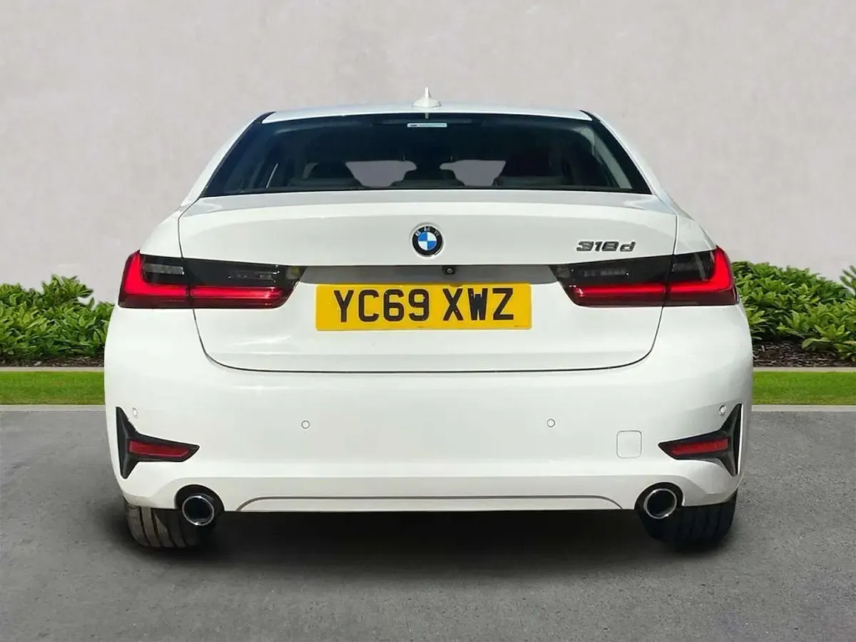 Used BMW 318 150 HP (110 kW) 2019 White Sedan