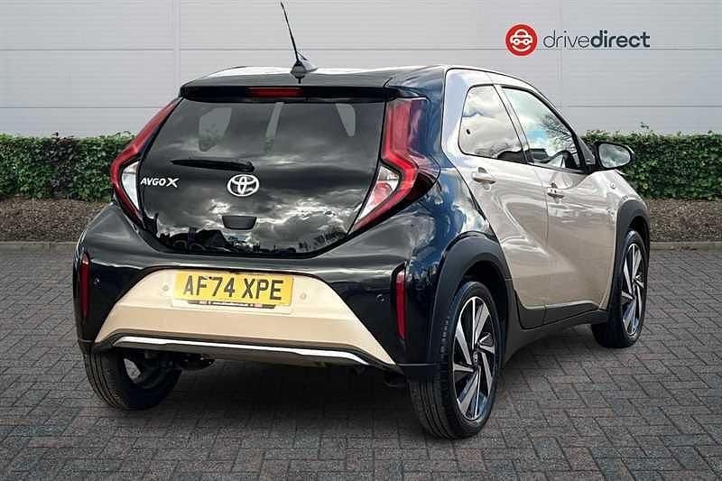 Used Toyota Aygo X 72 HP (52 kW) 2025 Beige SUV