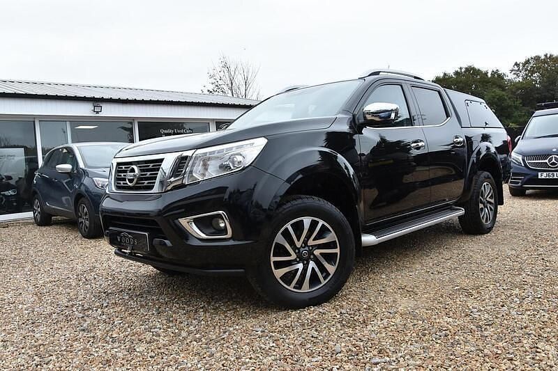 Black Used 2018 Nissan Navara Tekna Pickup | £11,995 (Fair price) - Image 1/4