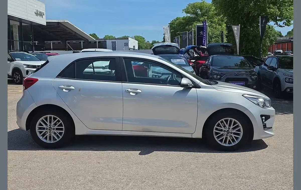Used Kia Rio 101 HP (74 kW) 2023 Silver Hatchback