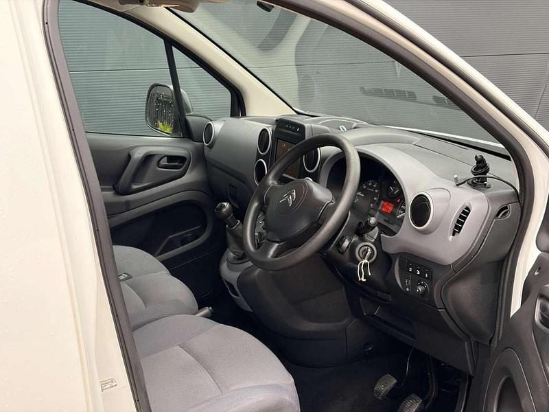 Used Citroën Berlingo 90 HP (66 kW) 2016 White MPV