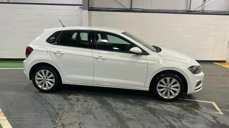Used VW Polo SE 95 HP (69 kW) 2019 White Hatchback