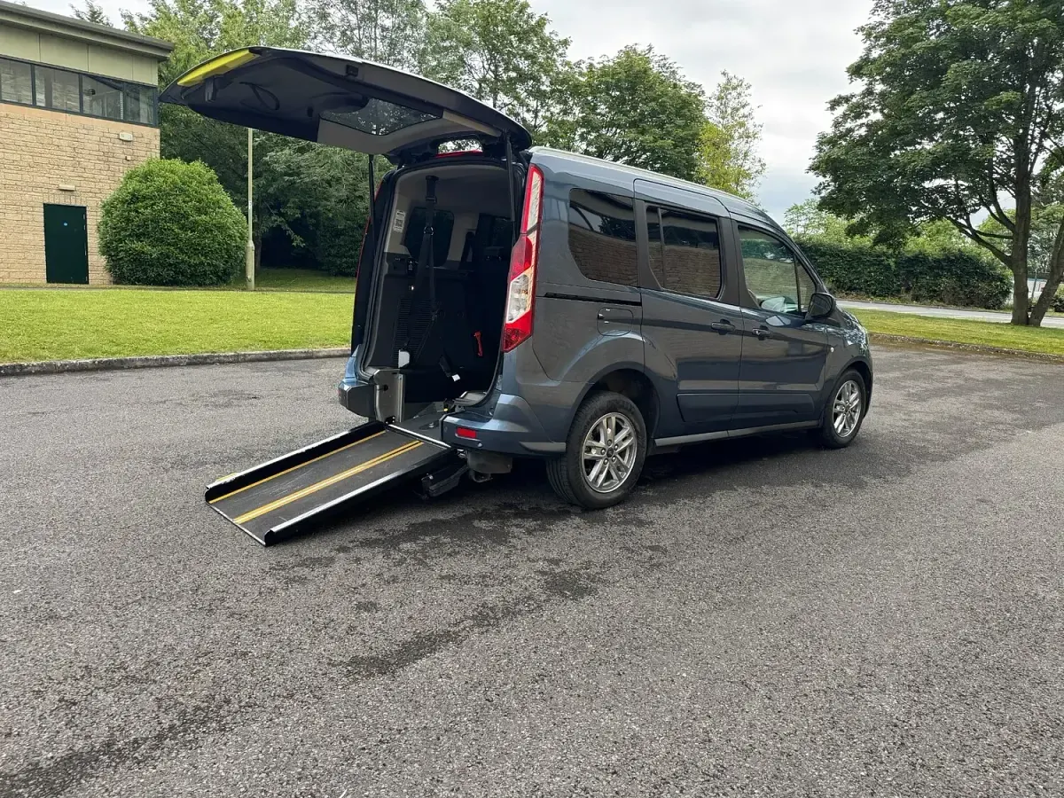 Used Ford Tourneo Connect Titanium 120 HP (88 kW) 2022 Blue MPV