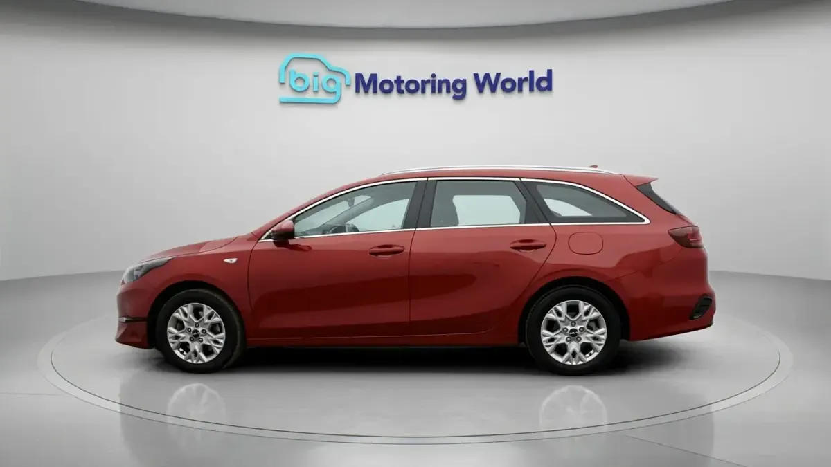 Usado Kia Ceed 2024 Vermelho Citadino