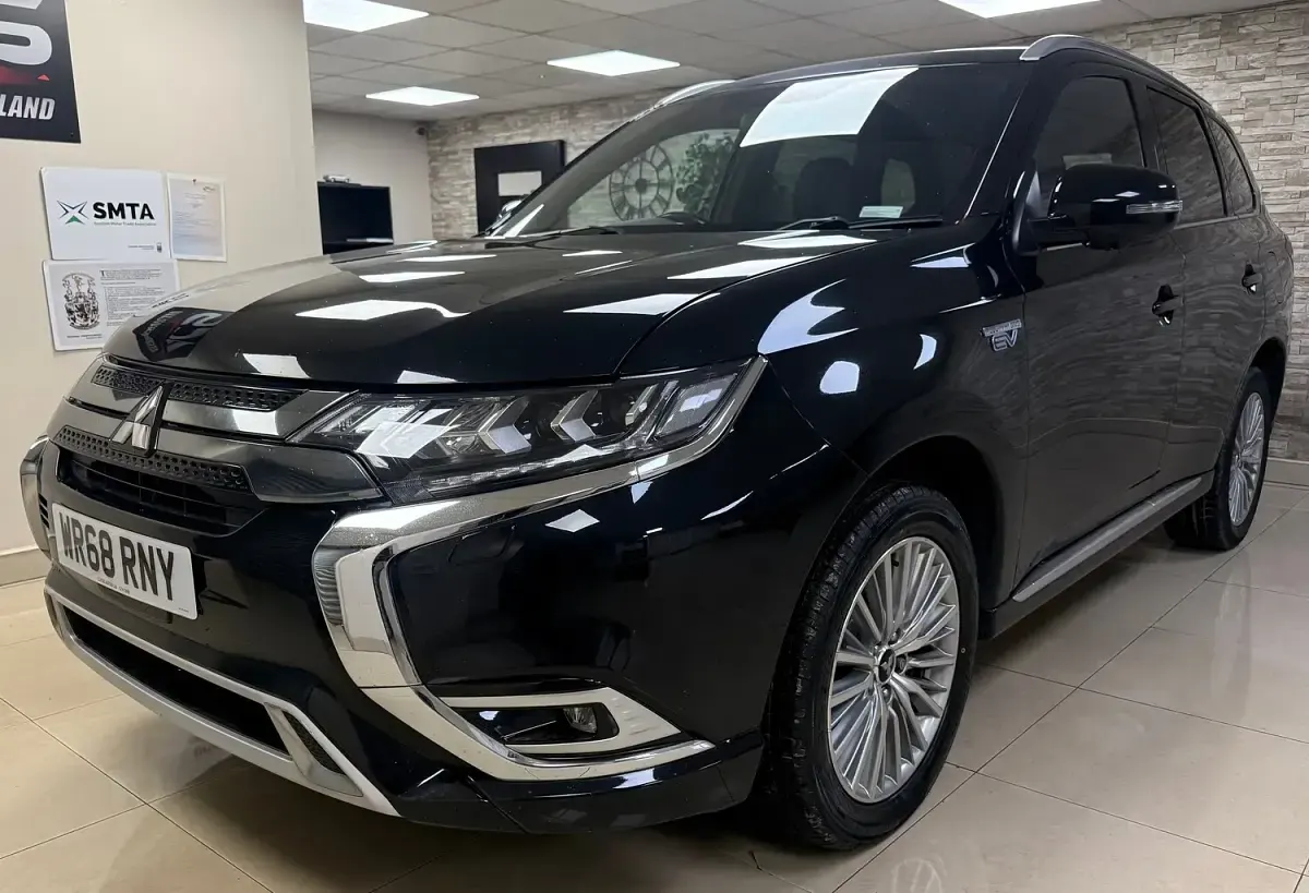 Used Mitsubishi Outlander P-HEV 2018 Black Estate