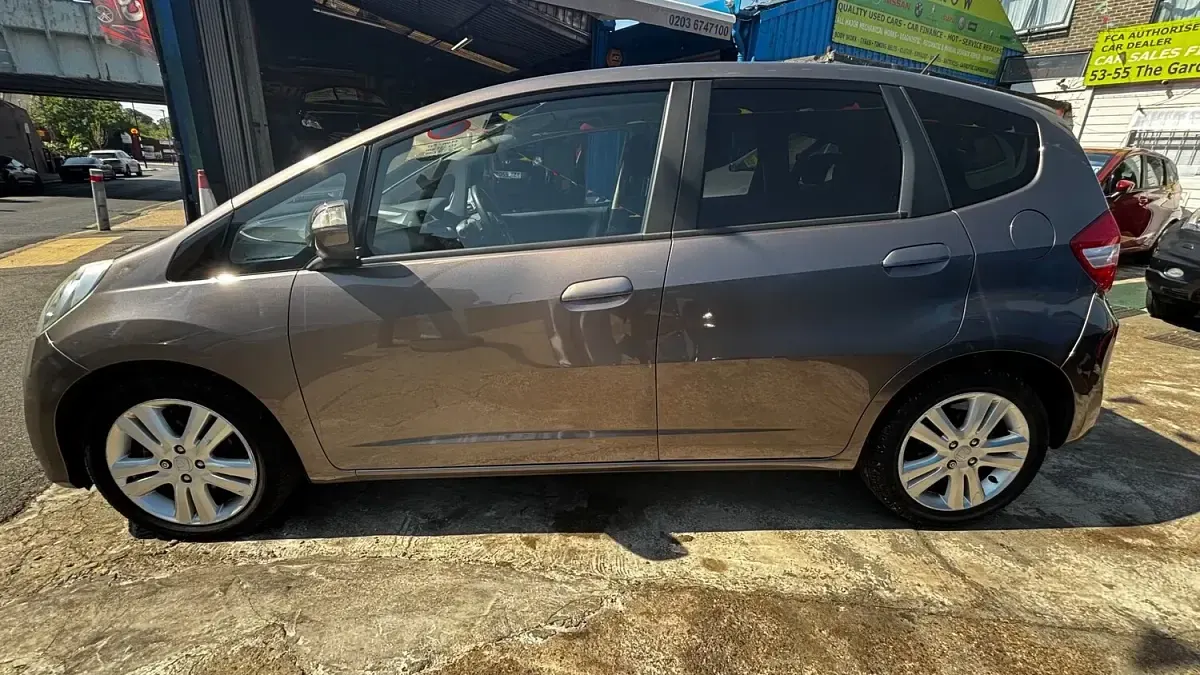 Used Honda Jazz ES 99 HP (72 kW) 2014 Brown Hatchback