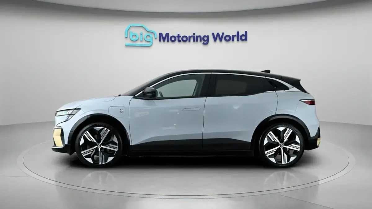 Used Renault Megane E-Tech Iconic 161 kW (220 HP) 2023 Grey/black Hatchback