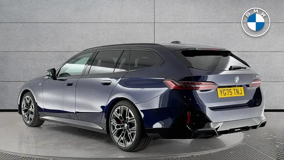 Used BMW 520 M Sport 205 HP (150 kW) 2025 Blue Estate