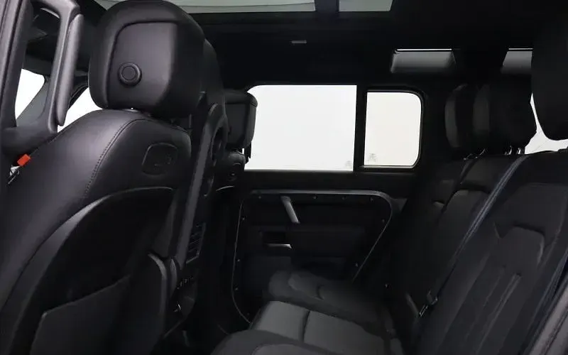 Used Land Rover Defender HSE Dynamic 300 HP (220 kW) 2024 SUV