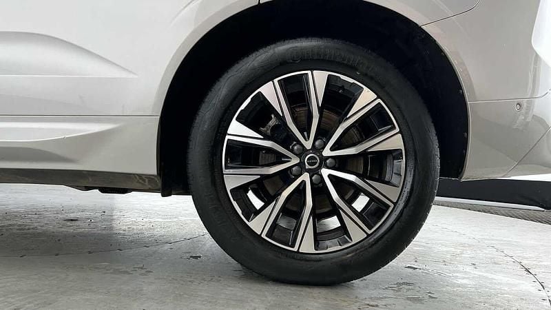 Used Volvo XC60 Plus 194 HP (142 kW) 2023 Silver SUV