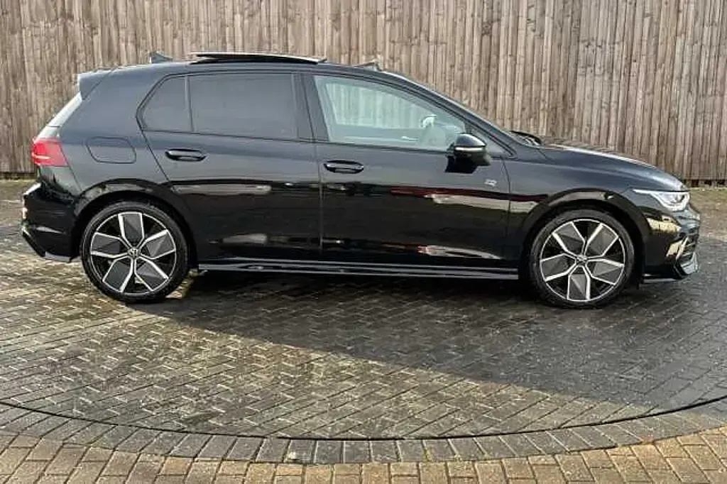 Used VW Golf VIII R-line 150 HP (110 kW) 2025 Black Hatchback