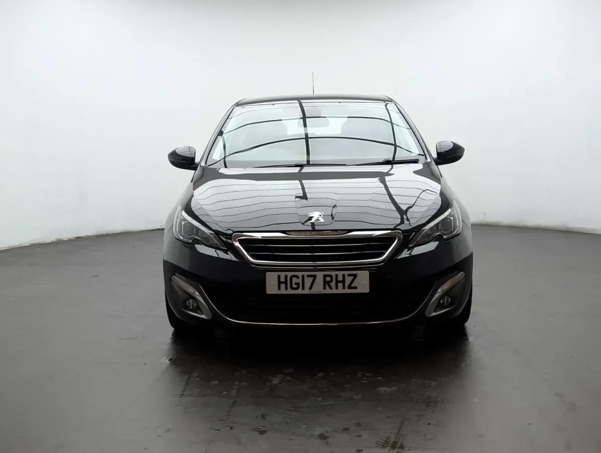 Second-hand Peugeot 308 Allure 2017 Negru Hatchback