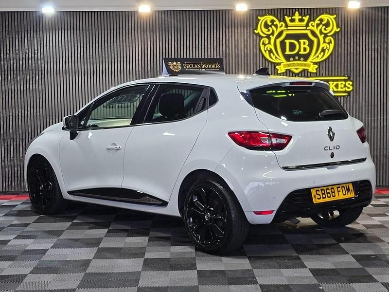 Used Renault Clio IV Iconic 2018 White Hatchback
