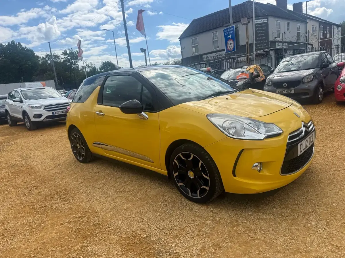 Usado Citroën DS3 2012 Amarelo Citadino