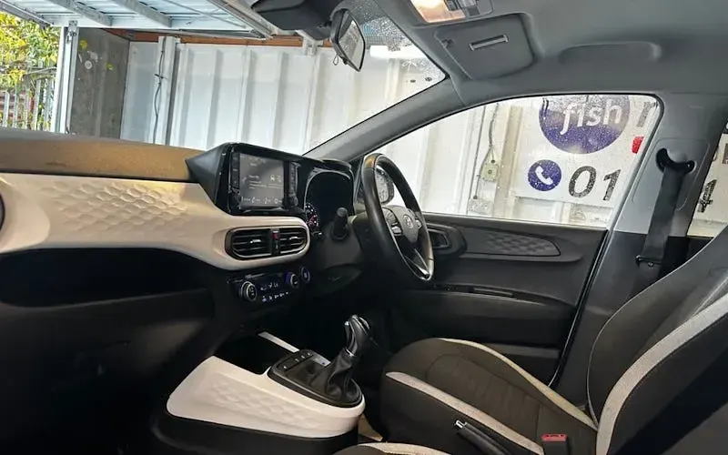 Used Hyundai i10 Premium 67 HP (49 kW) 2023 White Hatchback