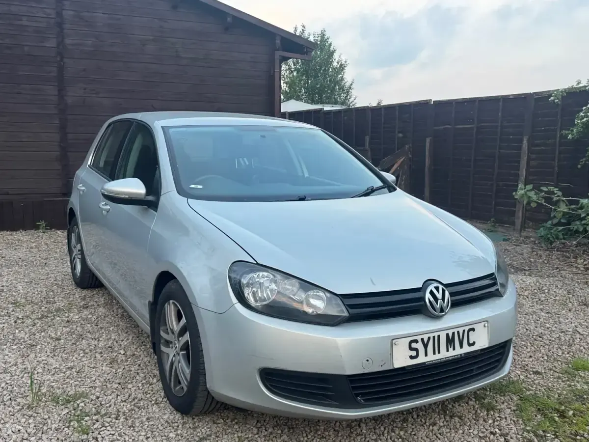 Begagnad VW Golf VI 2011 Silver Halvkombi