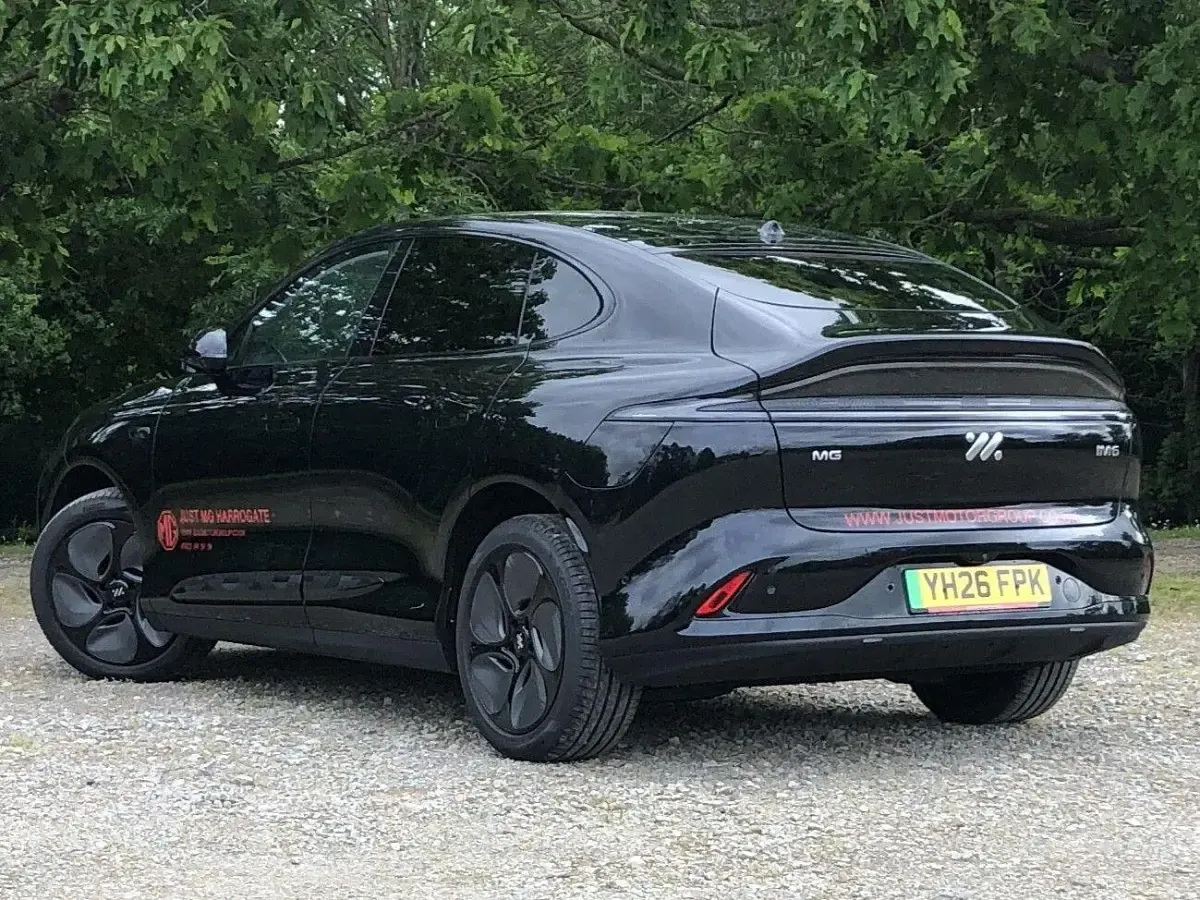 New MG IM6 300 kW (408 HP) 2026 Black SUV