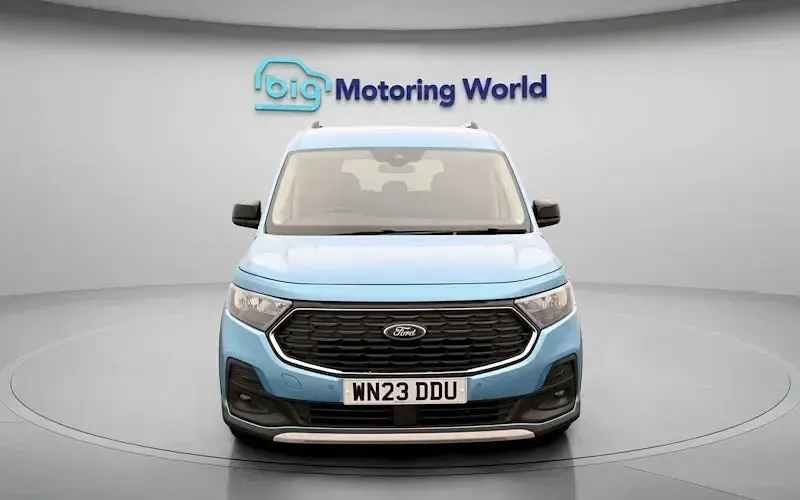 Begagnad Ford Tourneo Active 122 HK (89 kW) 2024 Kombi