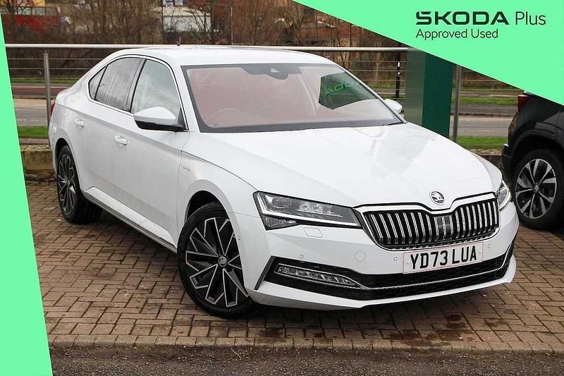 Used Skoda Superb LAURIN & KLEMENT 276 HP (202 kW) 2023 Moon white metallic Hatchback