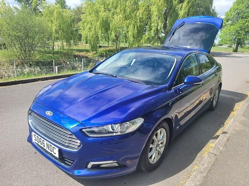 Used Ford Mondeo Titanium 120 HP (88 kW) 2016 Blue Hatchback