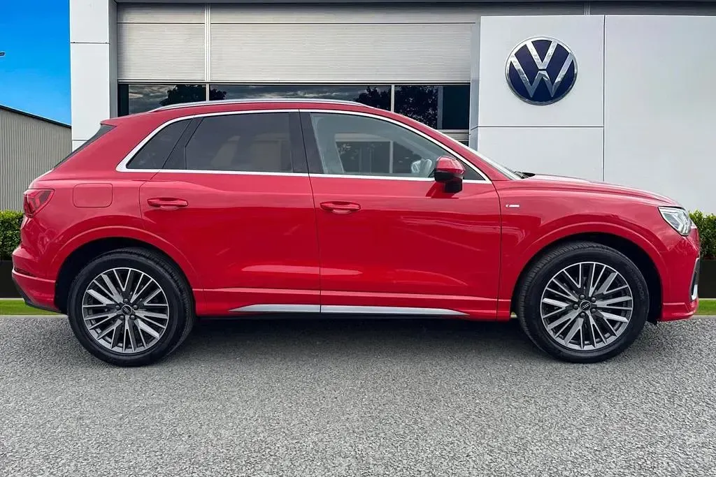 Used Audi Q3 S-Line 150 HP (110 kW) 2022 Red SUV