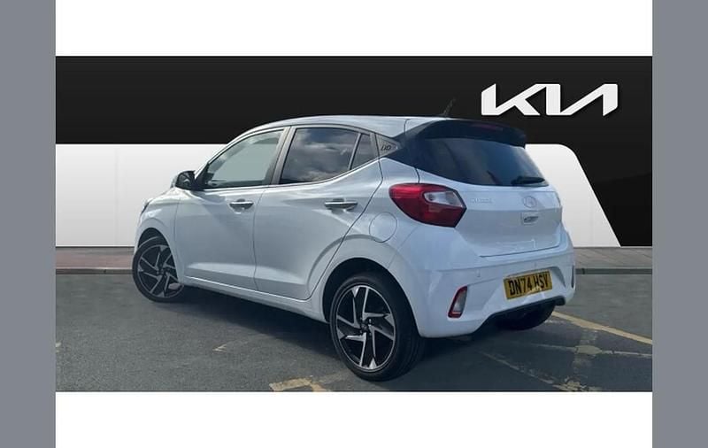 Używany Hyundai i10 Premium 63 KM (46 kW) 2024 Biały Hatchback