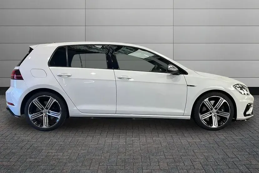 Used VW Golf VII R 300 HP (220 kW) 2019 Pure white Hatchback