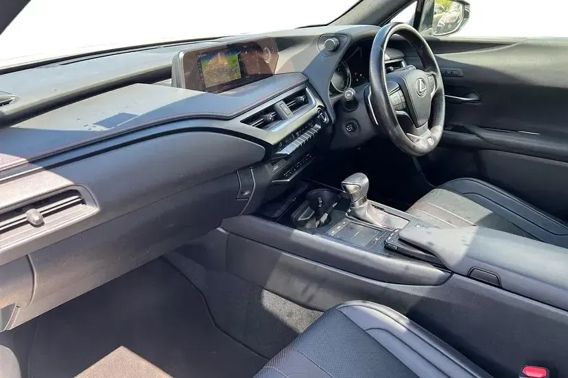 Used Lexus UX E-FOUR 196 HP (144 kW) 2019 F sport white SUV