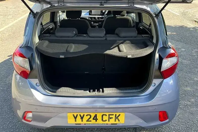 Used Hyundai i10 Premium 84 HP (61 kW) 2024 Blue Hatchback