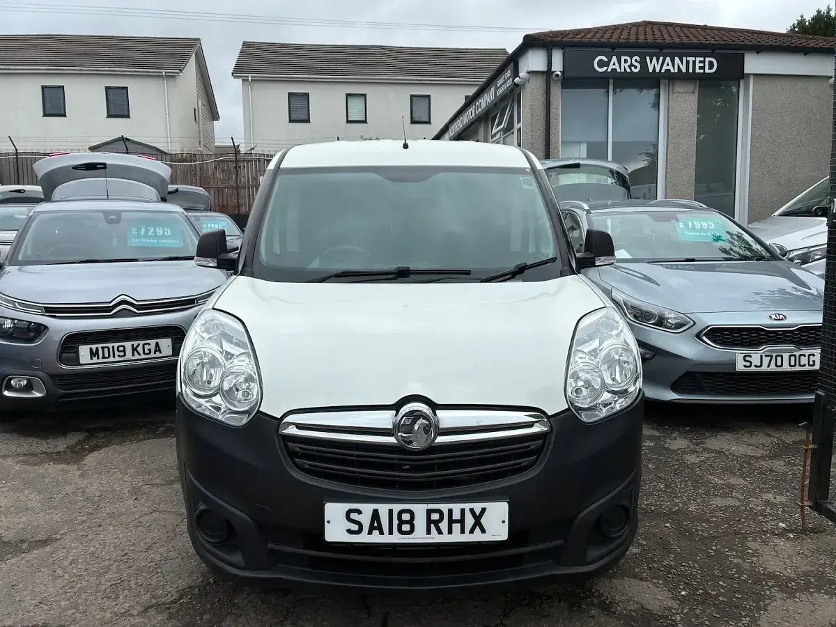 Used Vauxhall Combo 95 HP (69 kW) 2018 White MPV