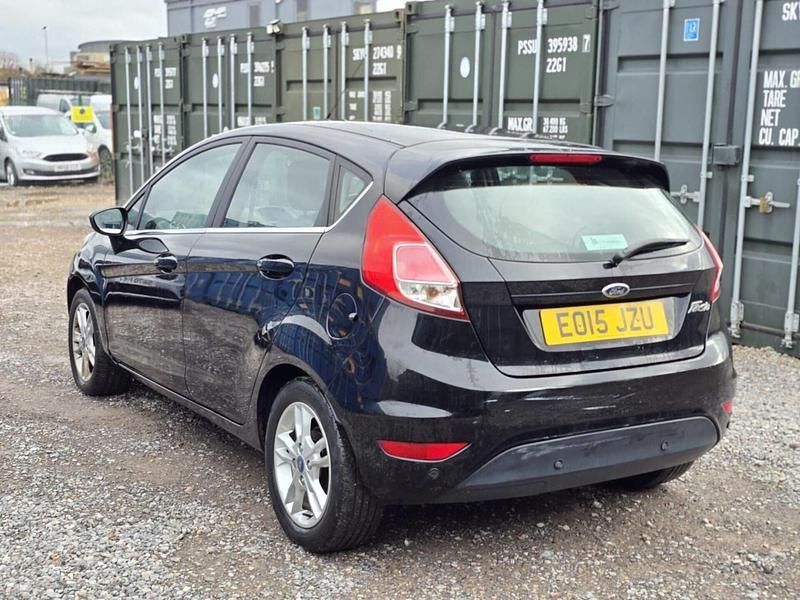 Used Ford Fiesta Zetec 105 HP (77 kW) 2015 Black Hatchback