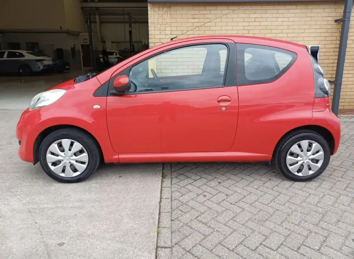 Used Citroën C1 VTR Sport 68 HP (50 kW) 2010 Red Hatchback