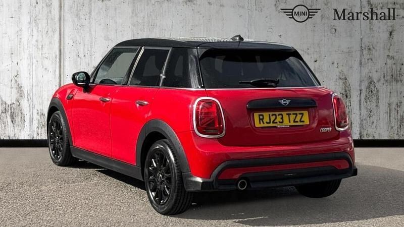 Usado Mini Cooper Classic 136 CV (100 kW) 2023 Rojo Utilitario