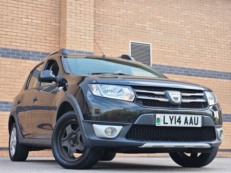 Black Used 2014 Dacia Sandero Lauréate Hatchback | £2,400 (Fair price) - Image 1/4