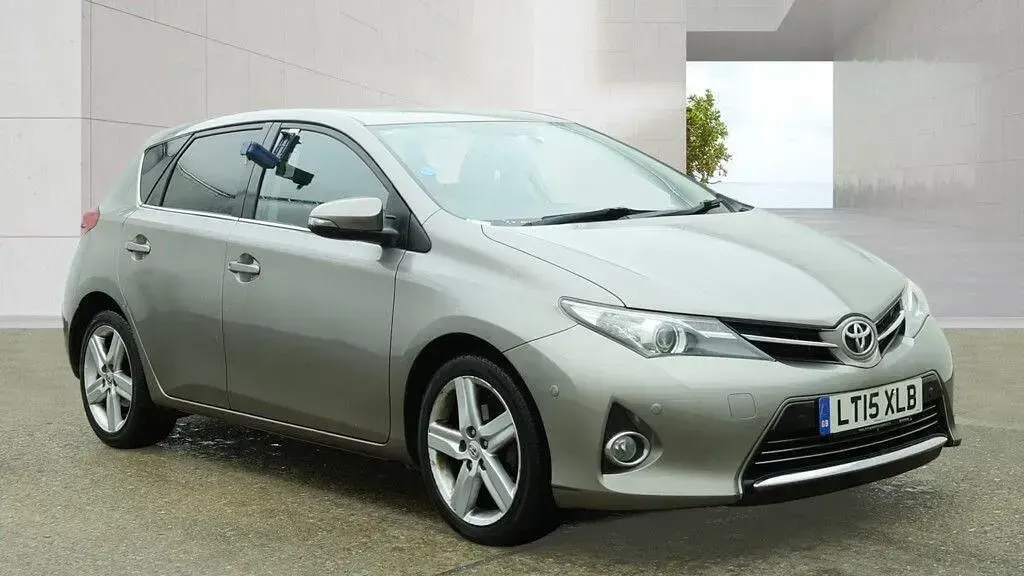 Used Toyota Auris Multidrive S 132 HP (97 kW) 2014 Bronze Hatchback