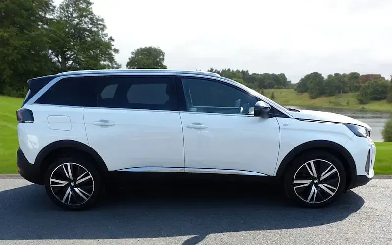Used Peugeot 5008 Premium 131 HP (96 kW) 2022 SUV