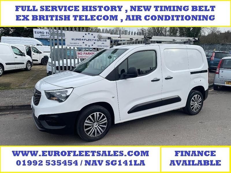 Used Vauxhall Combo Edition 100 HP (73 kW) 2019 White MPV