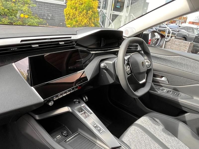 Nouă Peugeot 408 Allure 129 CP (94 kW) 2026 Roșu SUV