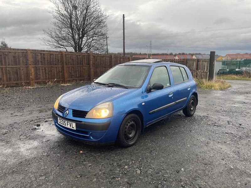 Blue Used 2005 Renault Clio II Expression Hatchback | £1,250 (Super price) - Image 1/4